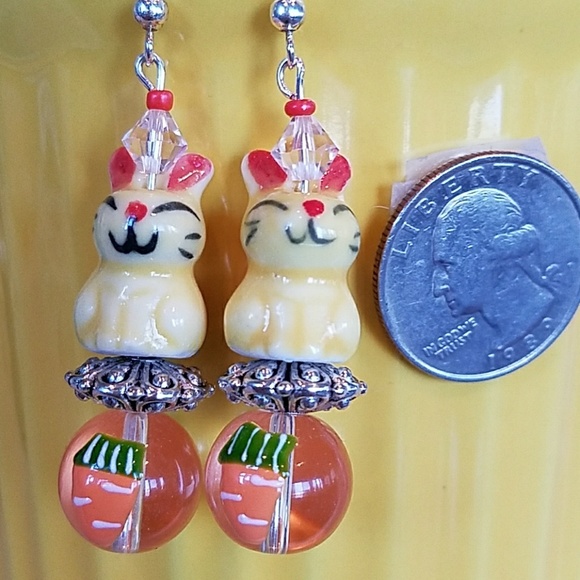 HANDCRAFTED PORCELAIN BUNNIES W/LAMPWORK CARROT EA - Picture 3 of 3